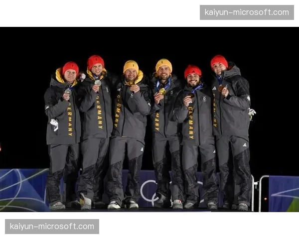 荷兰速滑男队团体追逐夺金 意大利主场摘银美国获铜 荷兰速滑男队团体追逐夺金 意大利主场摘银美国获铜